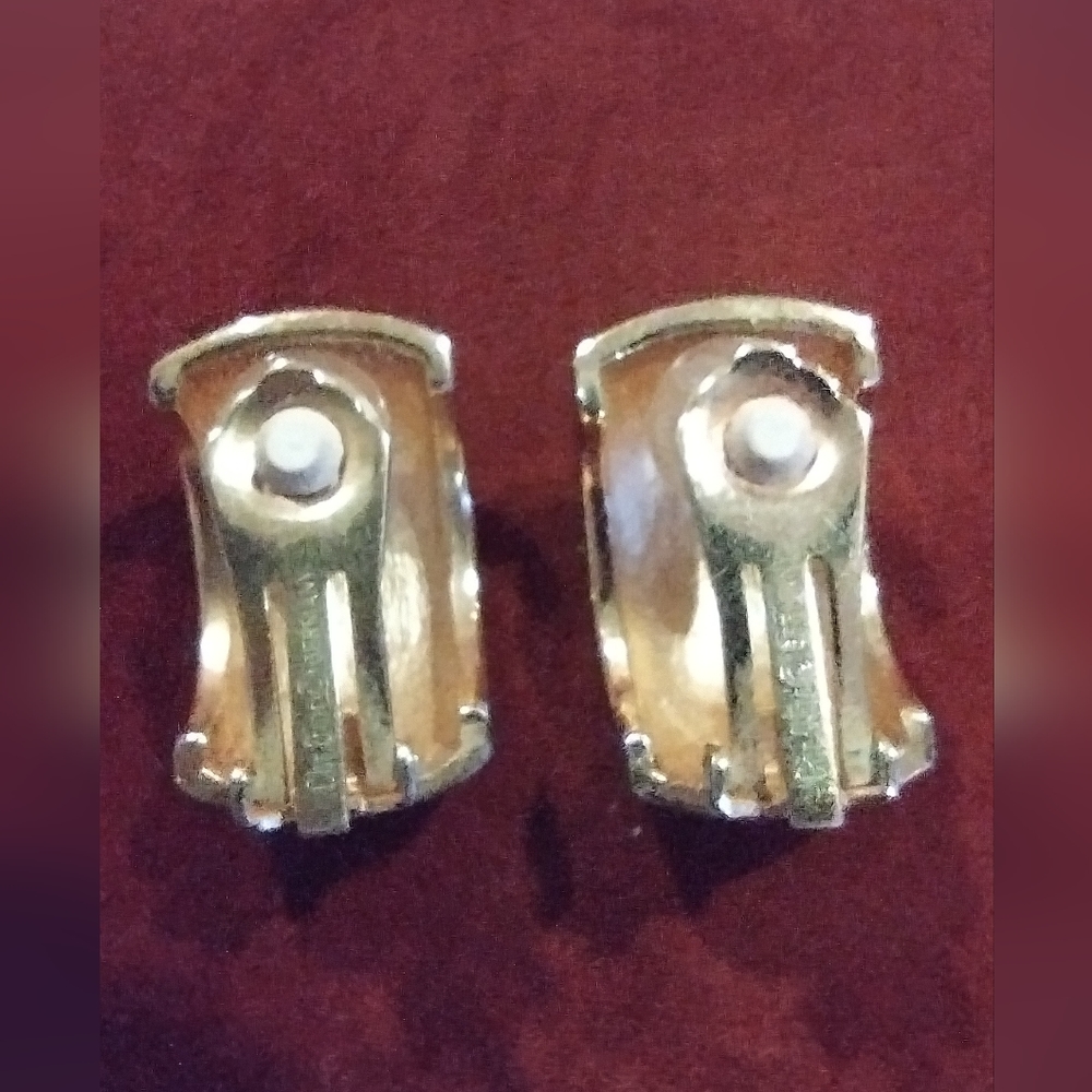 CHRISTIAN DIOR Designer Signed Gold Plated Statement Clip On Earrings VTG - Picture 6 of 7